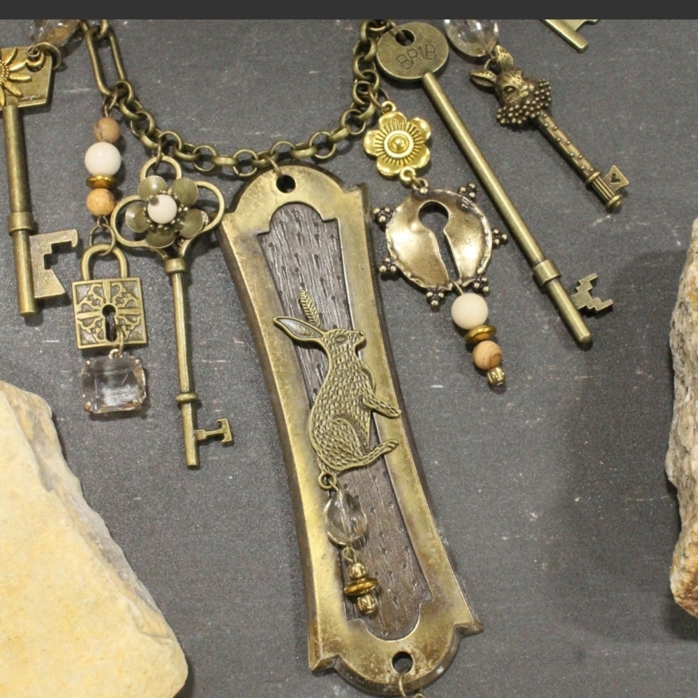 ✨PRICE DROP✨1 LEFT✨ NEW The Hasty Hare Charm Statement Necklace Brass Key Charm - Picture 2 of 6